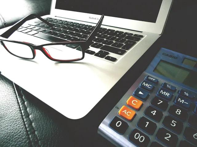 laptop, startup, notebooks, technology, computer, entrepreneur, business, office, gray entrepreneur. Startup positioning: a focused business guide for 2027