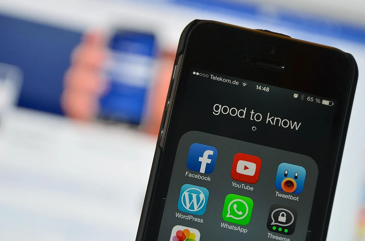 social media, facebook, social network, communication, social, social networking, internet, multimedia, technology, contact, media, digital, youtube, youtube, youtube, youtube, youtube, youtube. Which social marketing tool actually consolidates LinkedIn, TikTok, and YouTube work?
